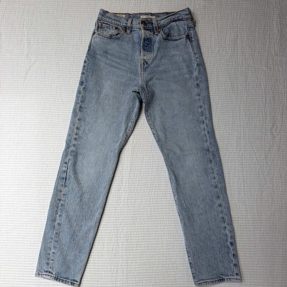 Levi's Women Wedgie High Rise Straight Jeans Blue Light Wash Size 24